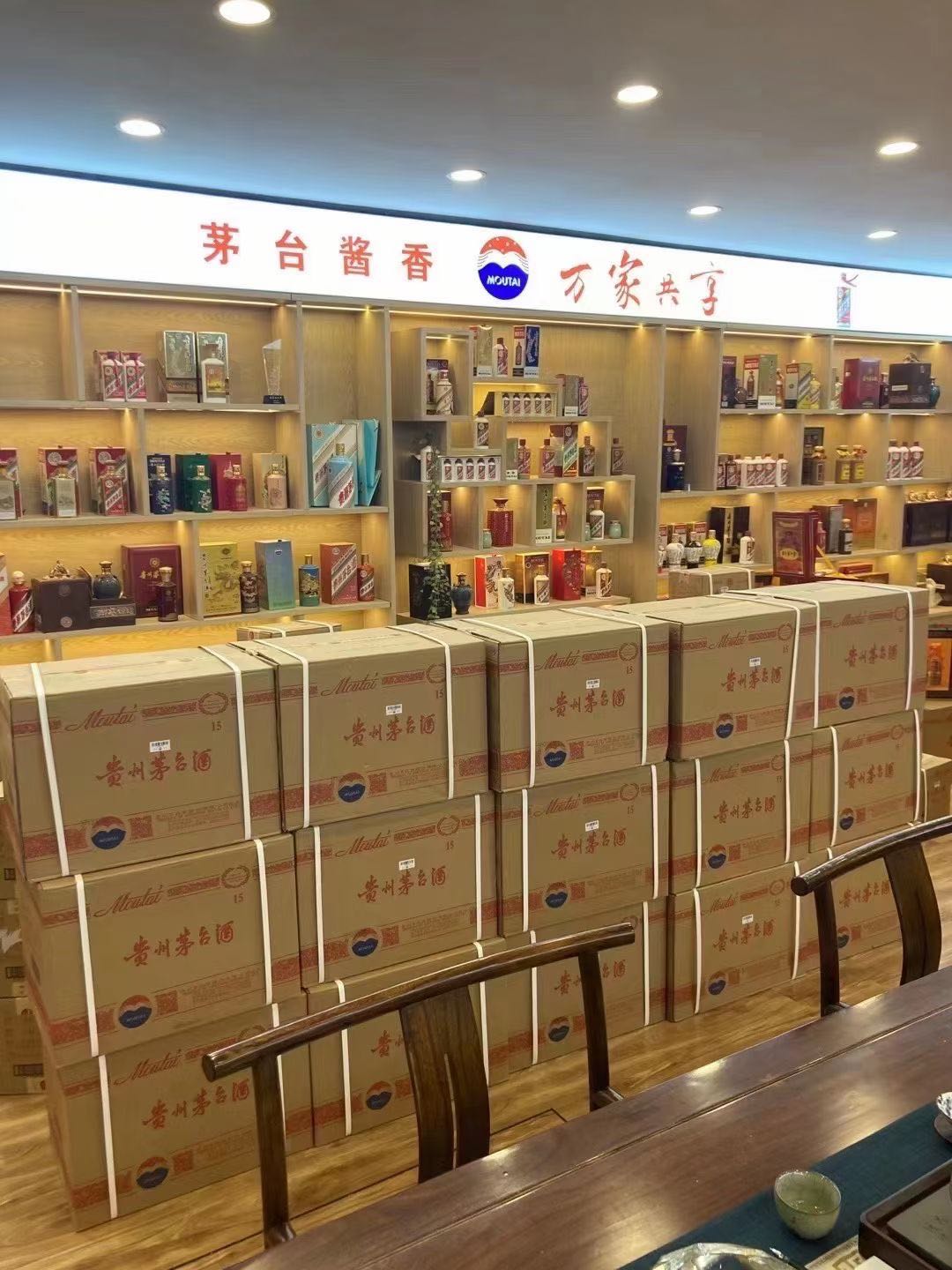 满洲里临沂郯城15年茅台酒礼盒回收多少钱哪里回收(附近上门回收茅台酒）?